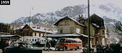 L’ex stazione di Cortina d’Ampezzo come appare nel film “Vacanze d’Inverno”, quando la “Ferrovia delle Dolomiti” era ancora in attività (www.davinotti.com)
