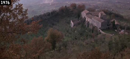 La badia di San Sebastiano vista dallalto nel film Il presagio (www.davinotti.com)