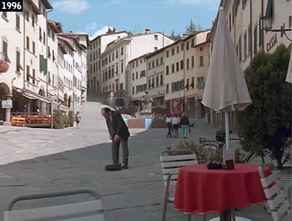 Stia, scorcio di Piazza Bernardo Tanucci come appare nel film ‘’Il ciclone’’ (www.davinotti.com)