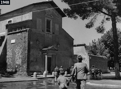Da un celebre registra ad un altro: Vittorio De Sica gira all’esterno della chiesa dei Santi Nereo e Achilleo una scena de “Ladri di biciclette” (www.davinotti.com)