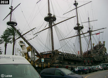 Il galeone di Pirati ormeggiato nel Porto Antico di Genova (www.davinotti.com)