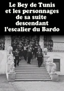 Locandina Le Bey de Tunis et les personnages de sa suite descendant l'escalier du Bardo