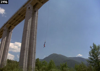 Il viadotto alle porte di Leonessa in “Fantozzi – Il ritorno” (www.davinotti.com)