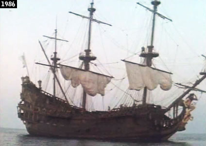 Scena di Pirati girata alle Seychelles con il veliero costruito appositamente per il film e oggi ormeggiato nel Porto Antico di Genova (www.davinotti.com)
