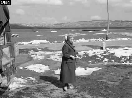 Giulietta Masina in una delle più commoventi scene de La strada, girata sullAltopiano delle Rocche (www.davinotti.com)