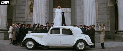 Il duomo di Cuneo teatro di un matrimonio ne Gli amici del bar Margherita (www.davinotti.com)