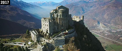 La Sacra di San Michele ripresa da un drone nel film “The Broken Key” (www.davinotti.com)