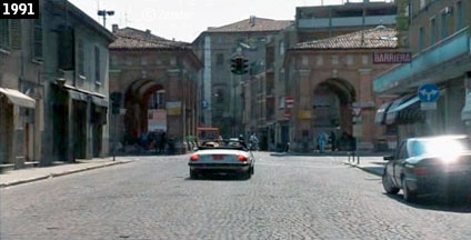 Scena di passaggio di “Johnny Stecchino” girata nel centro di Cesena (ma subito dopo l’azione si sposterà in quel di Ravenna) (www.davinotti.com)