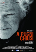 A pugni chiusi